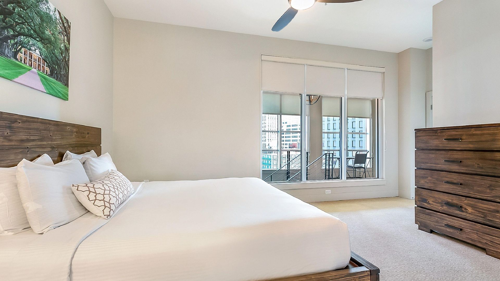 California Building By Hosteeva Apartment *