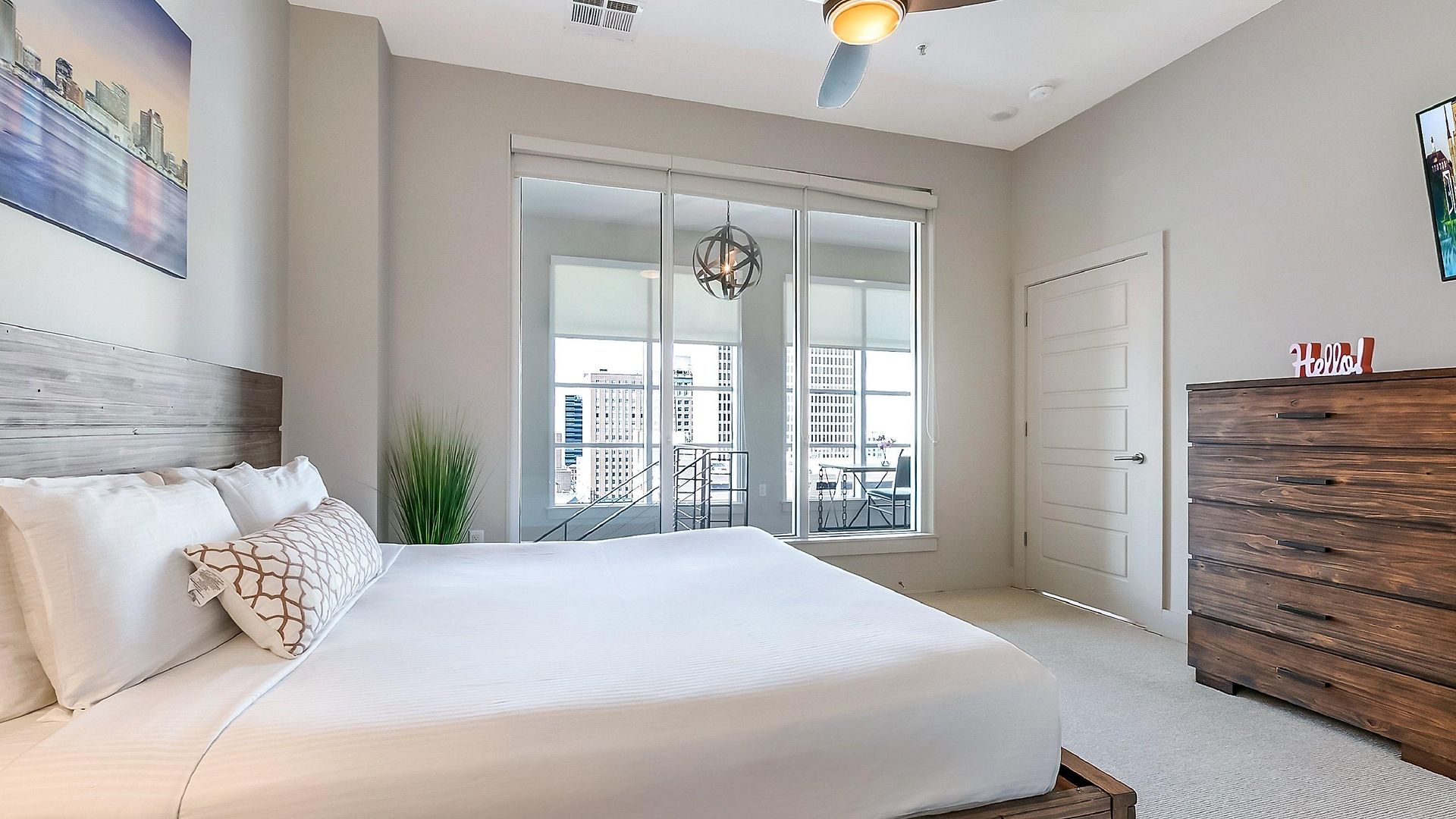 California Building By Hosteeva Apartment