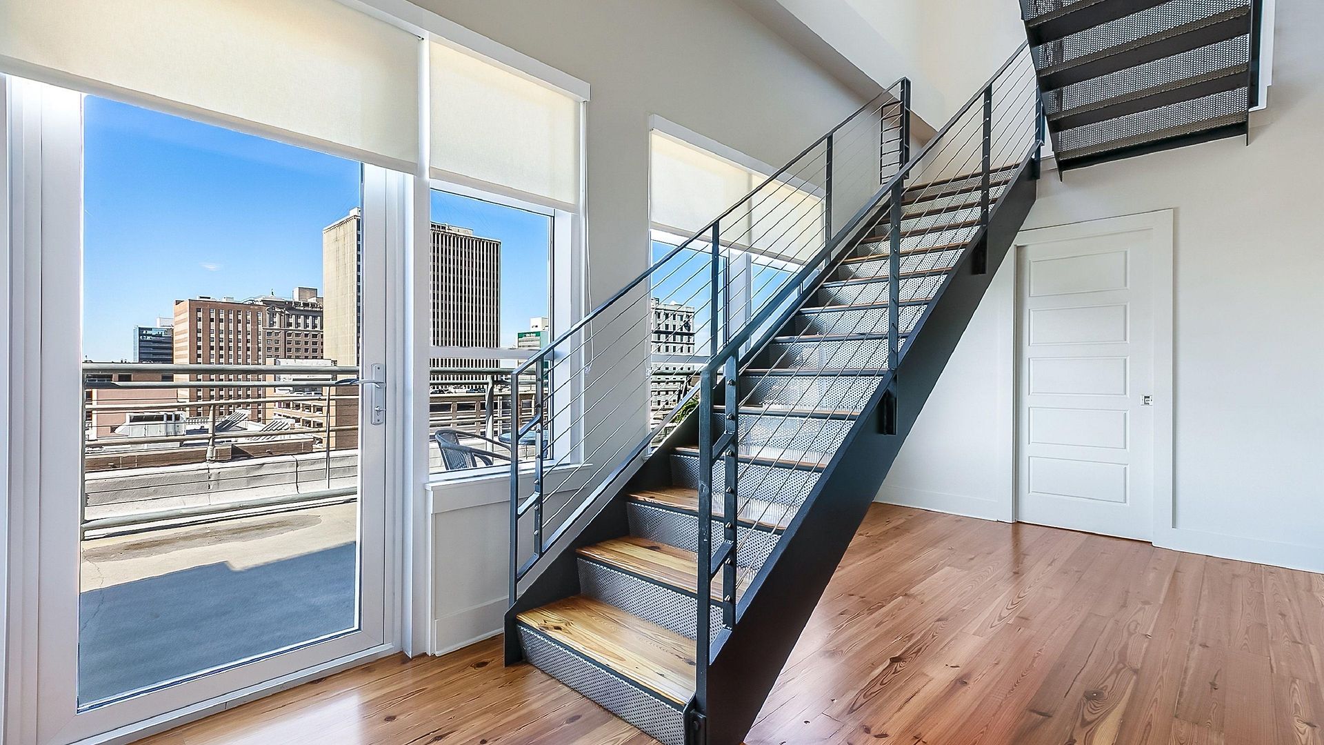 California Building By Hosteeva Apartment *