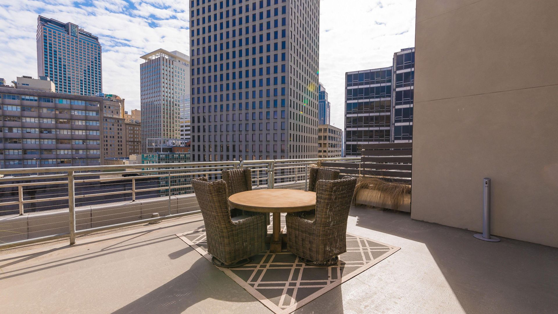 California Building By Hosteeva Apartment *