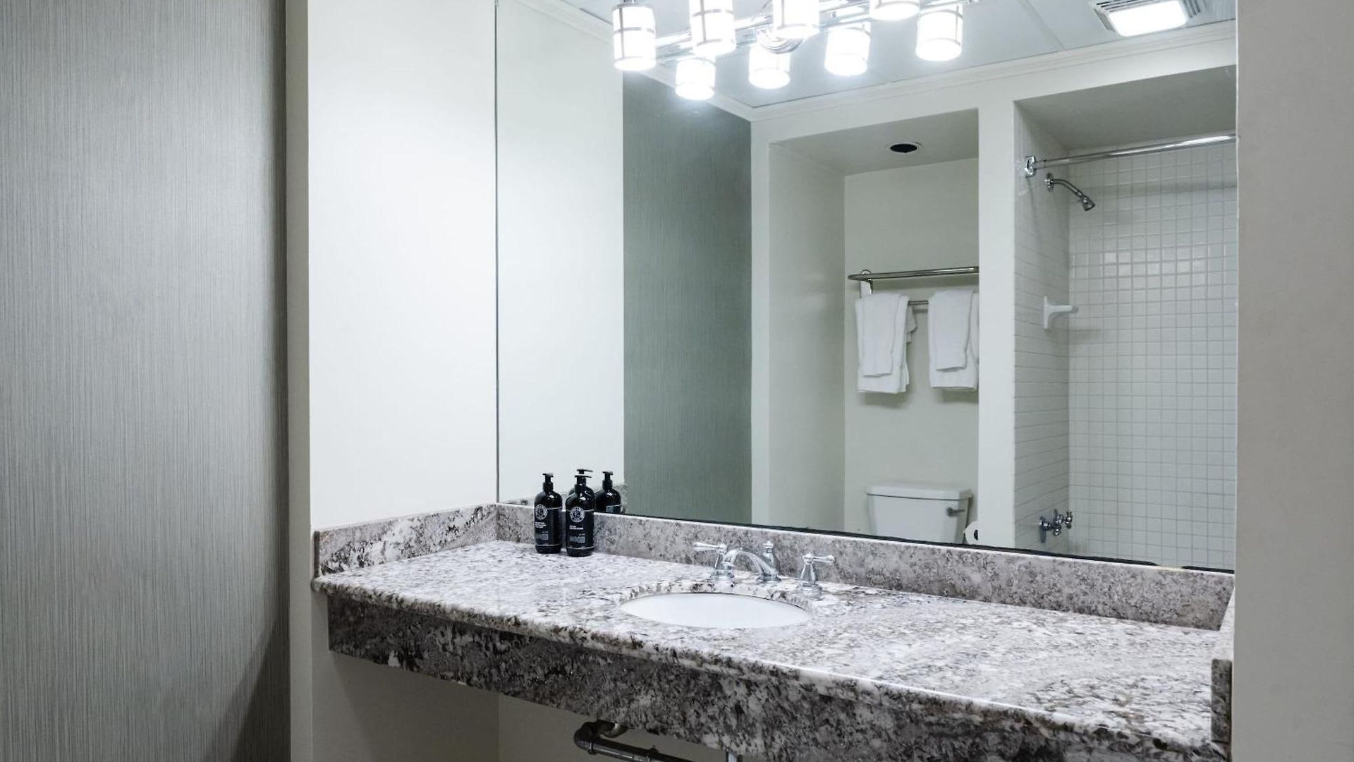 The Lafayette By Kasa Living 3* New Orleans