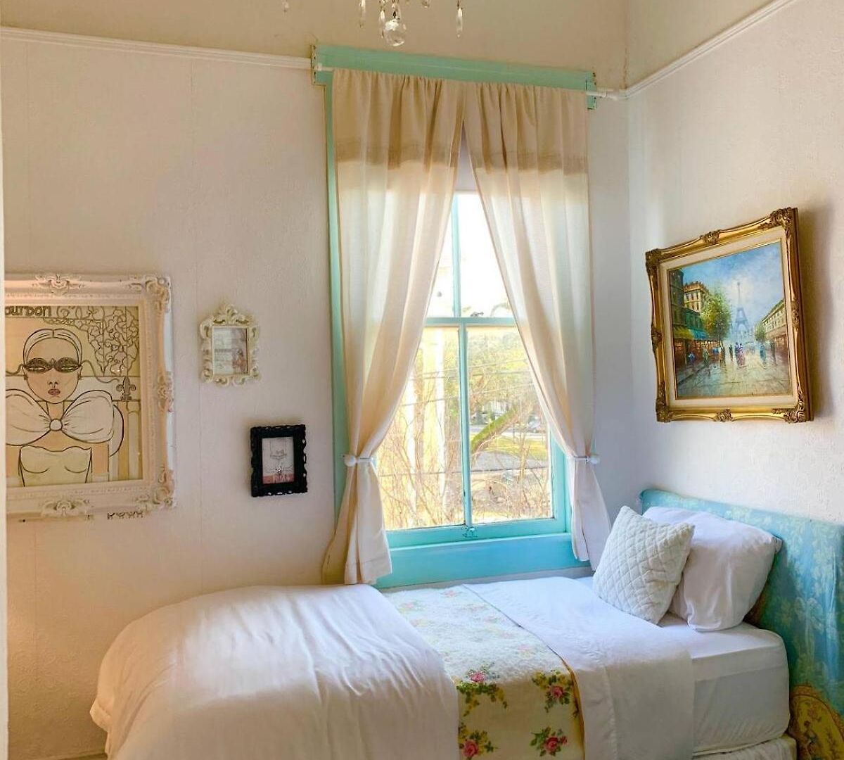 4br 3 Ba Huge, Balcony, Cemetery, Streetcar Sleeps 8! Holiday home *