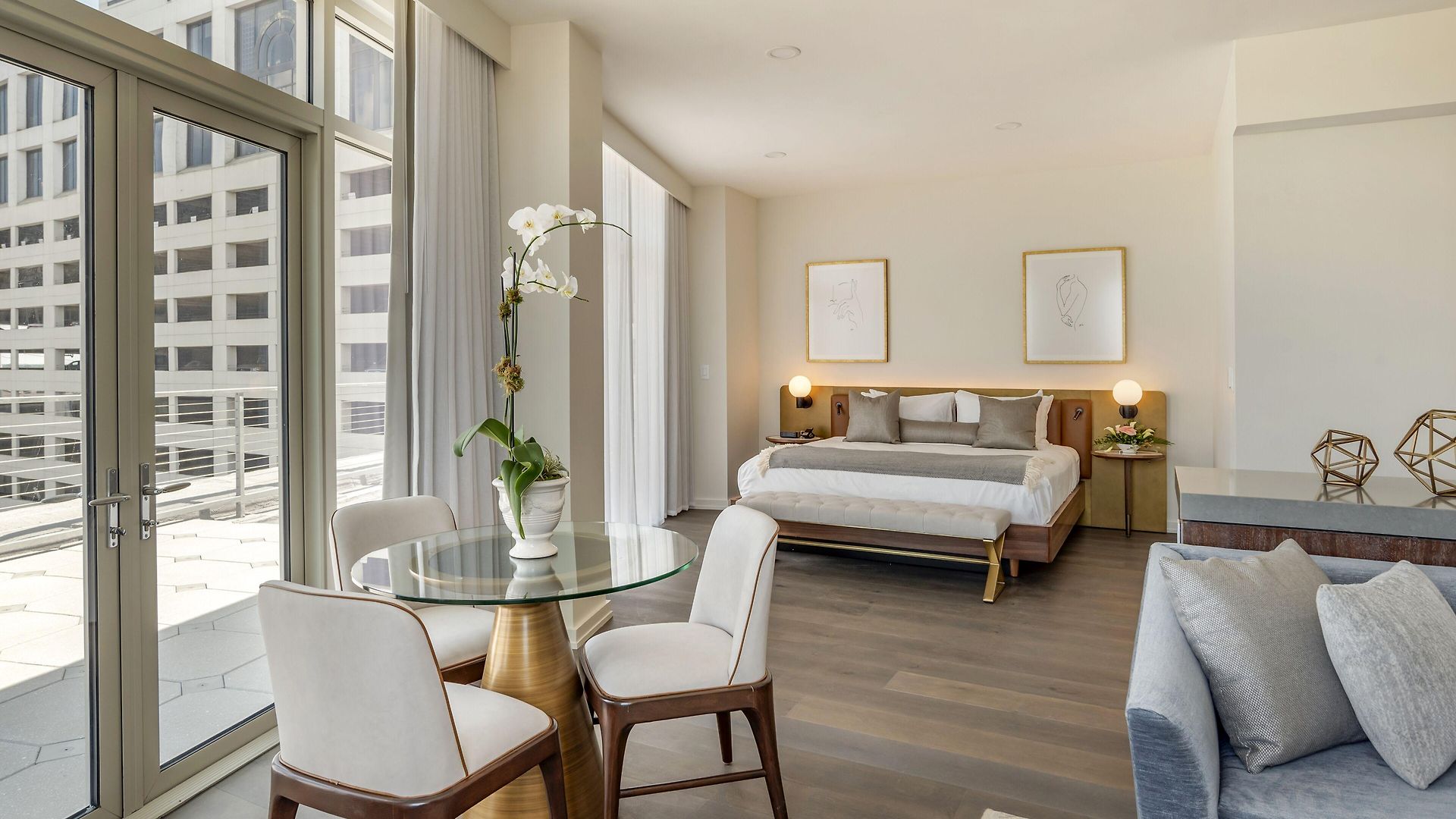 Hotel One11 4*