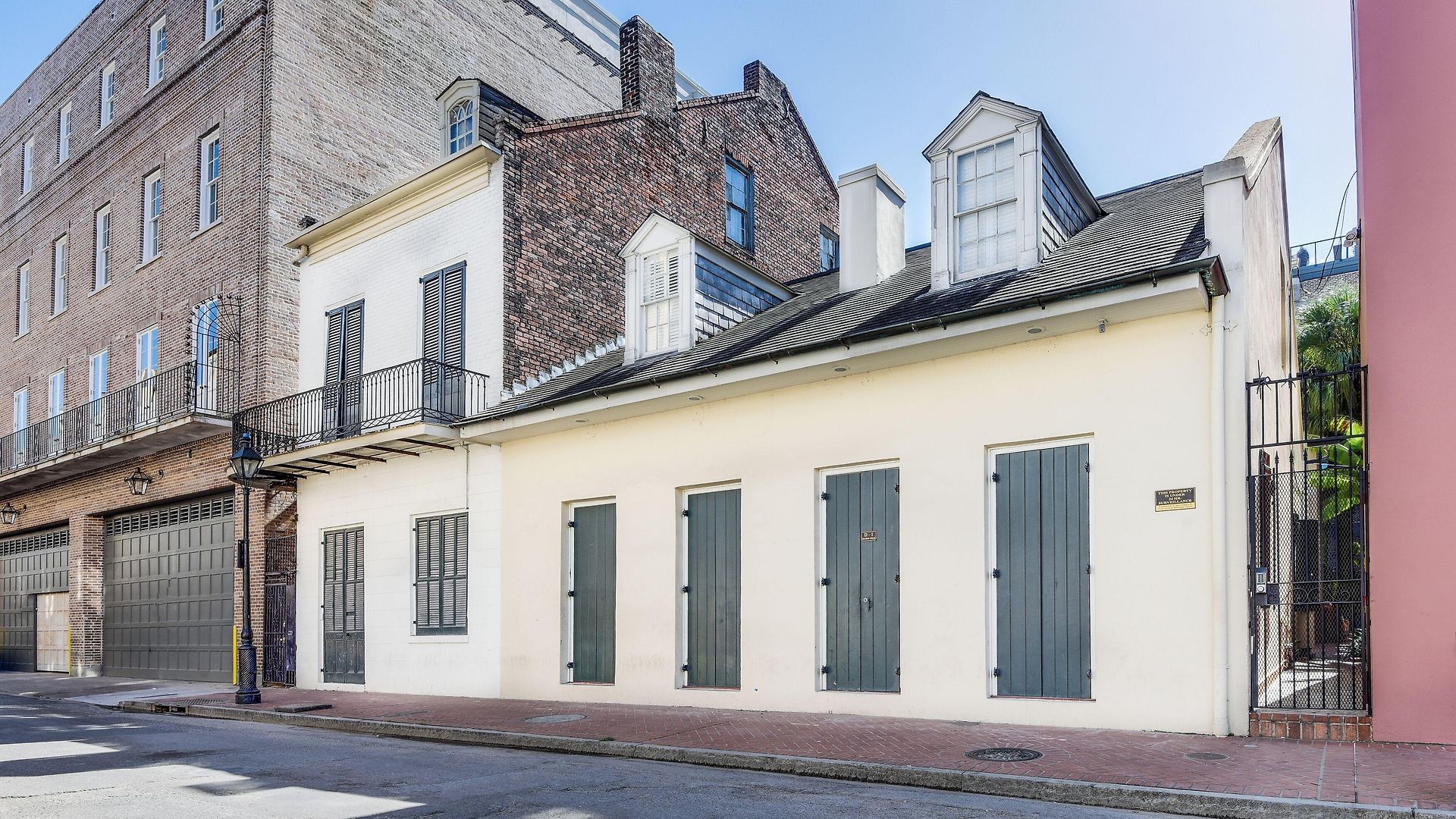 Chateau Orleans Aparthotel