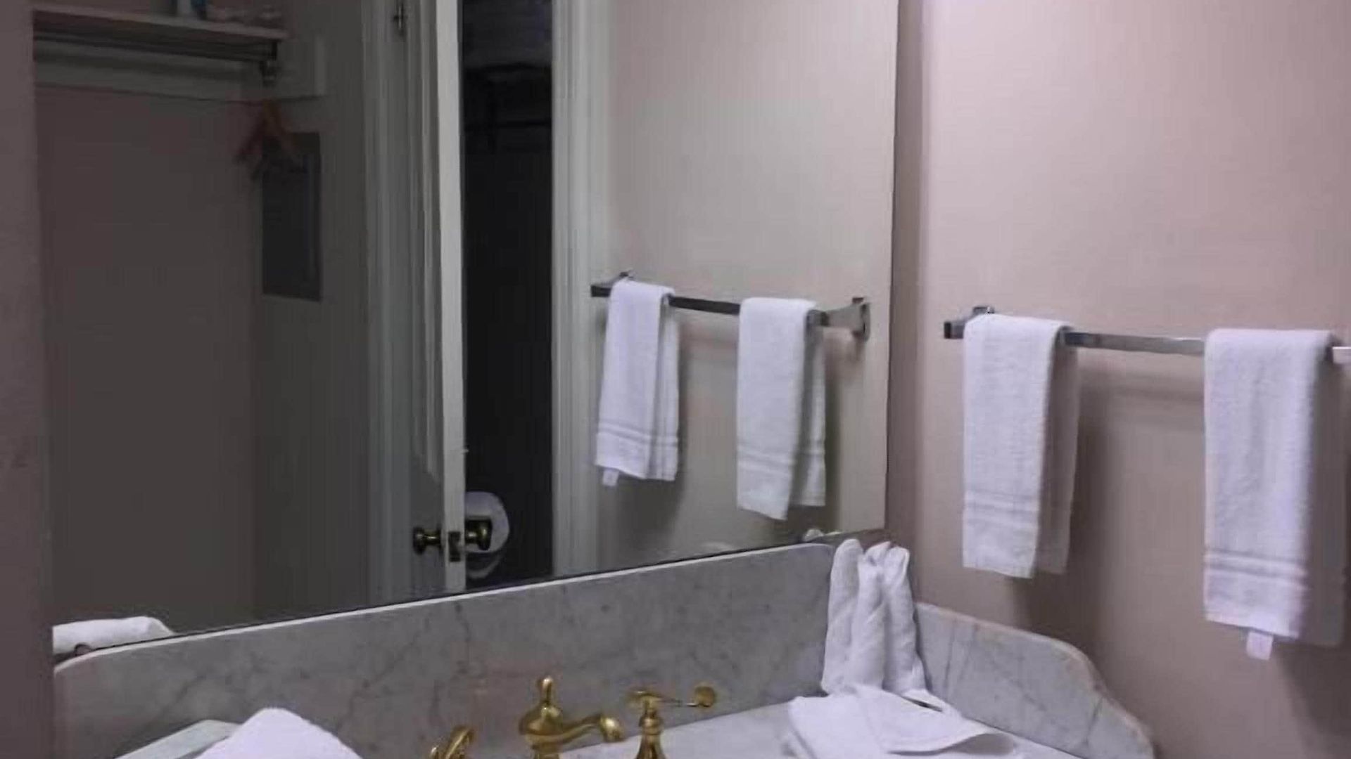 Chateau Orleans Aparthotel 3*