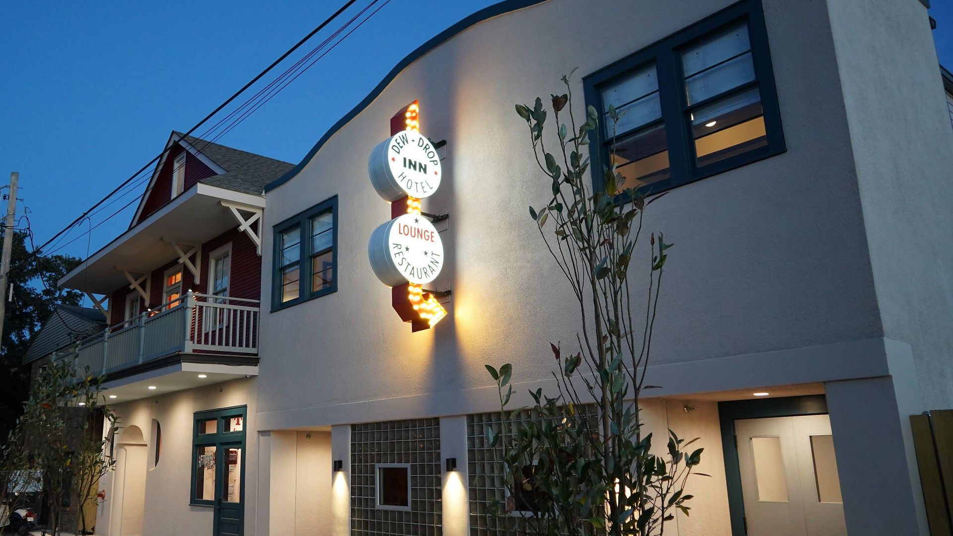Dew Drop & Lounge Hotel 4*