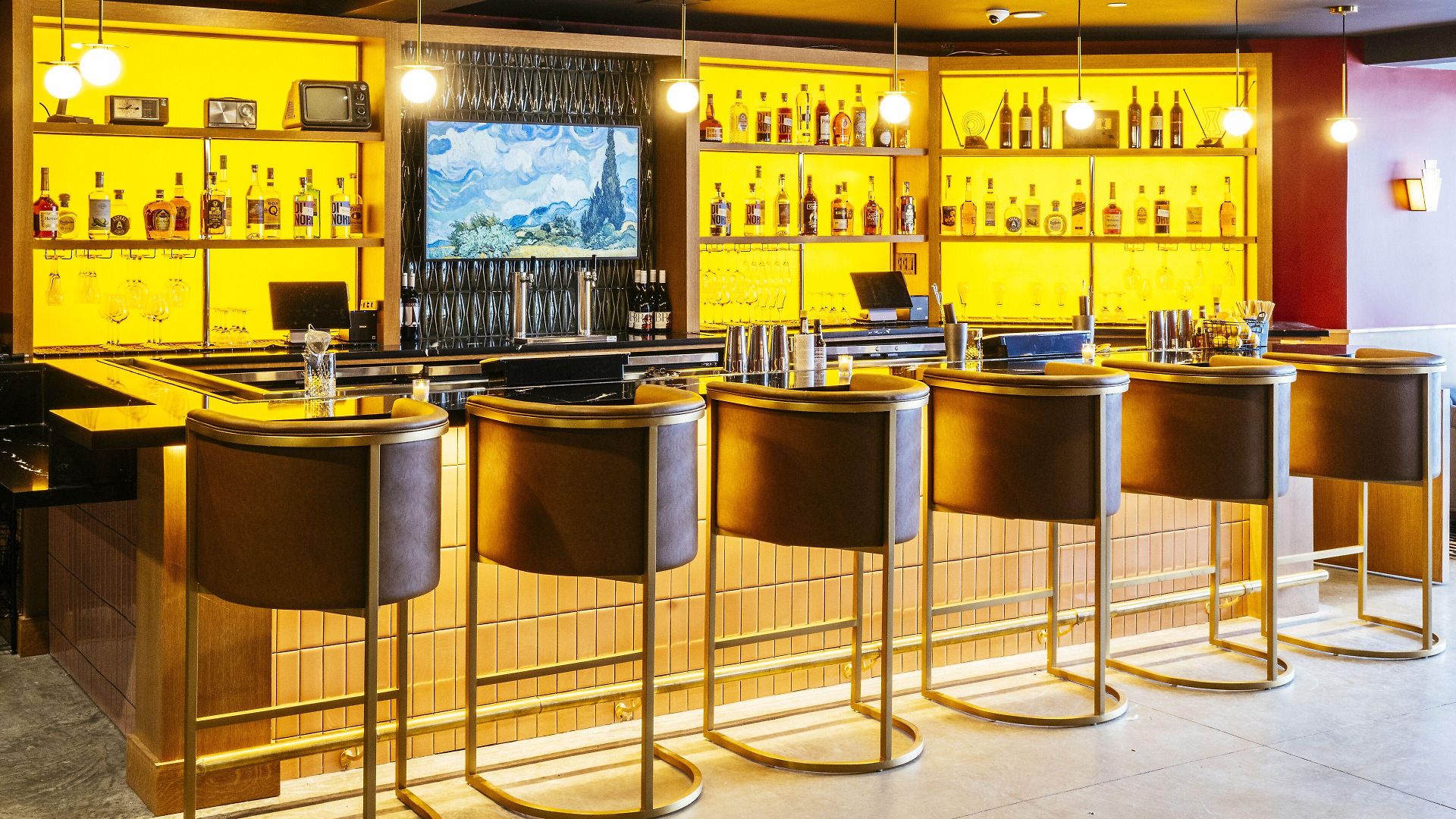 Hotel Dew Drop & Lounge