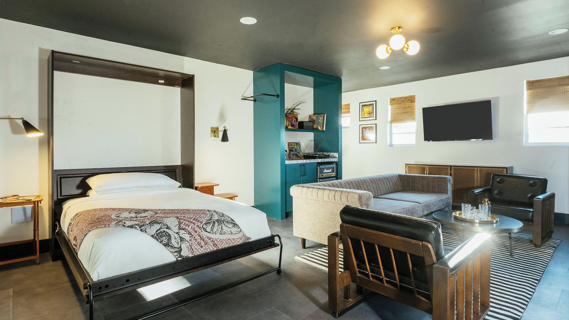 Dew Drop & Lounge Hotel 4*
