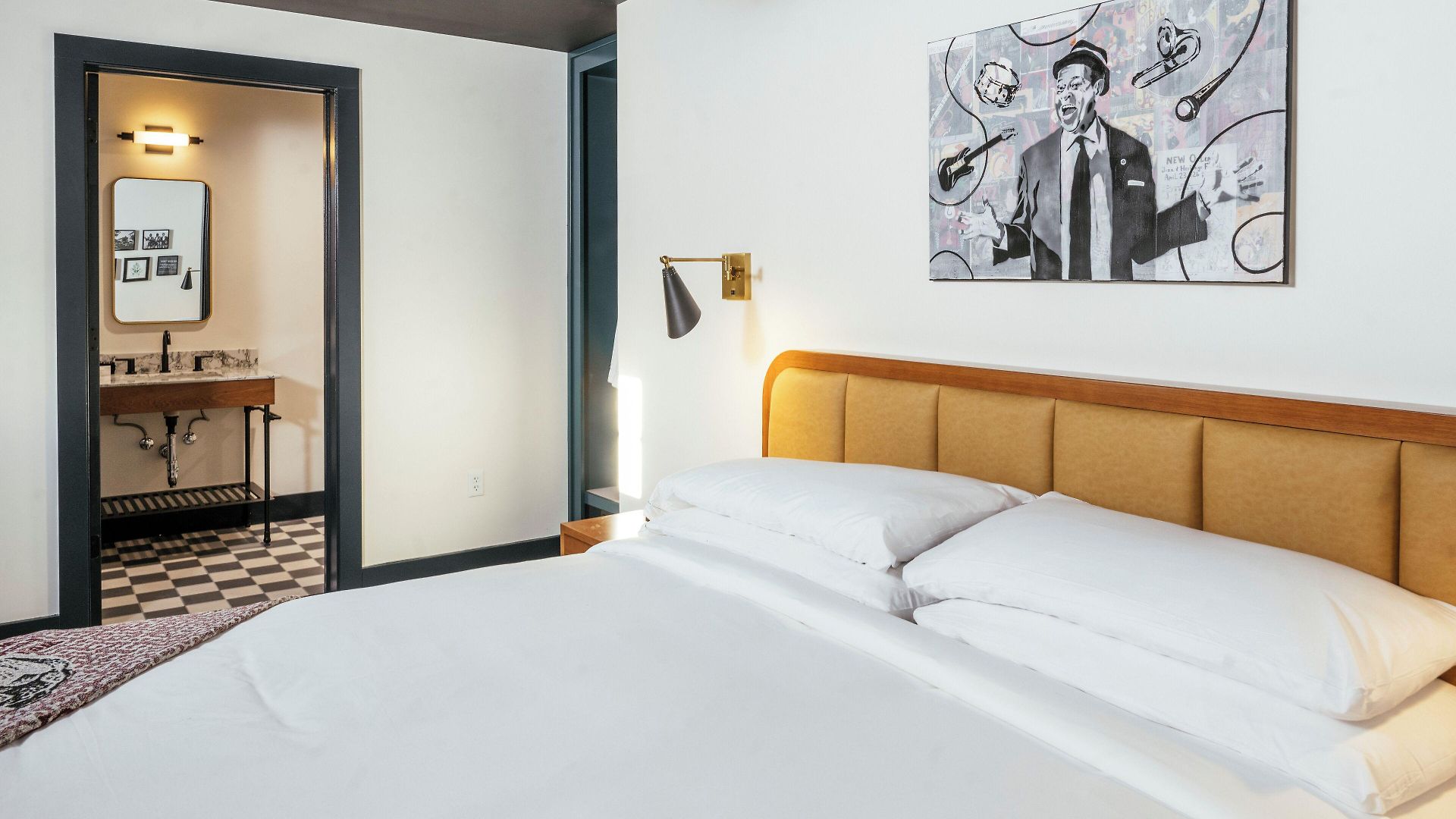 Hotel Dew Drop & Lounge