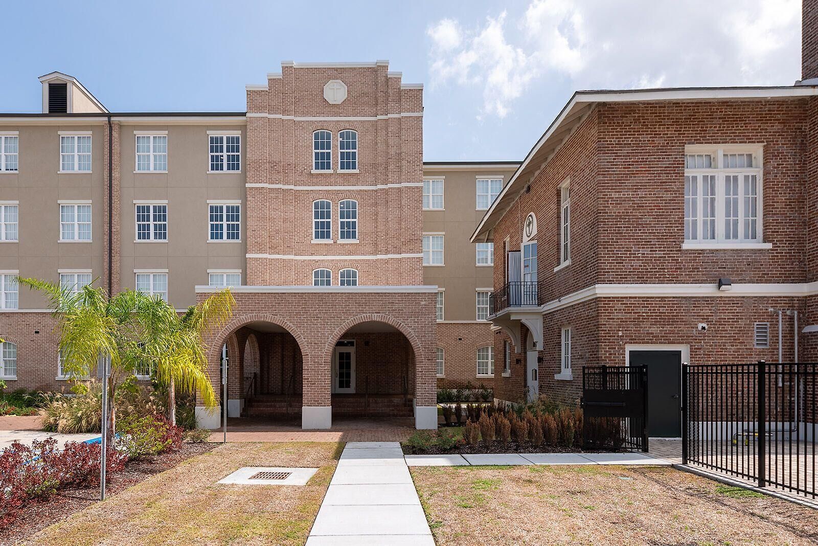 Bywater Aparthotel 3*