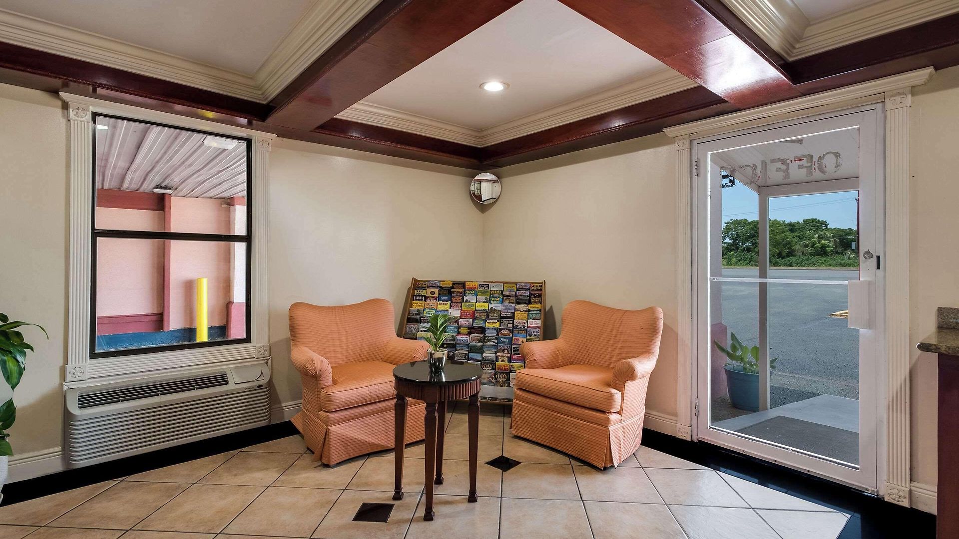 Relax Inn & Suites Hotel *