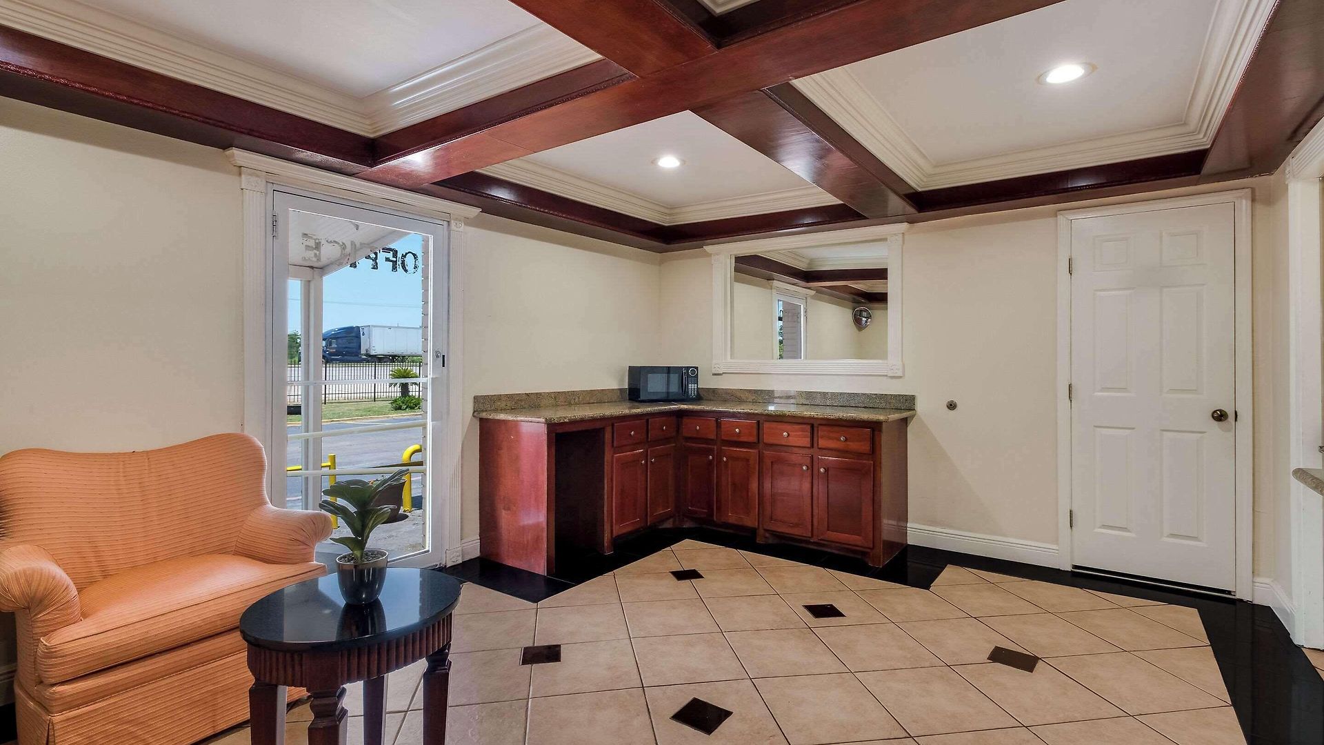 Relax Inn & Suites Hotel