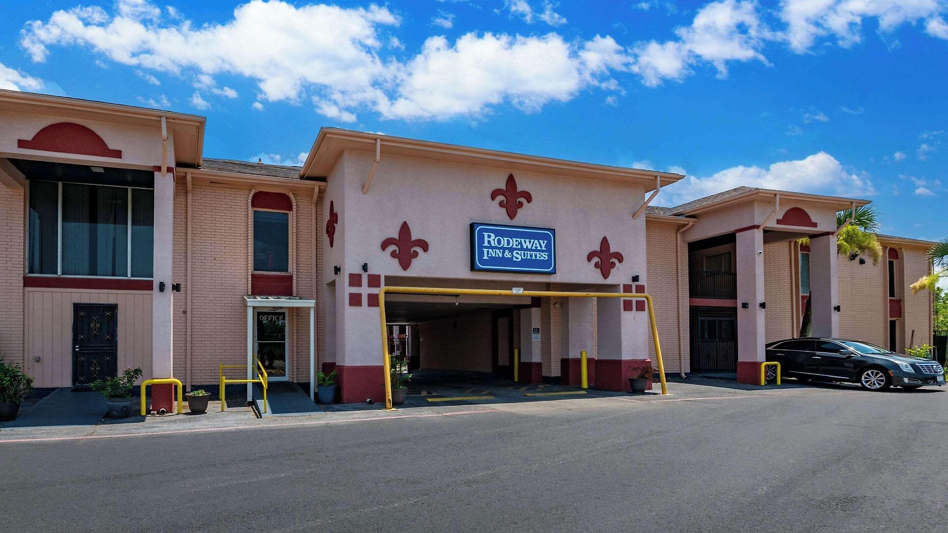Hotel Relax Inn & Suites