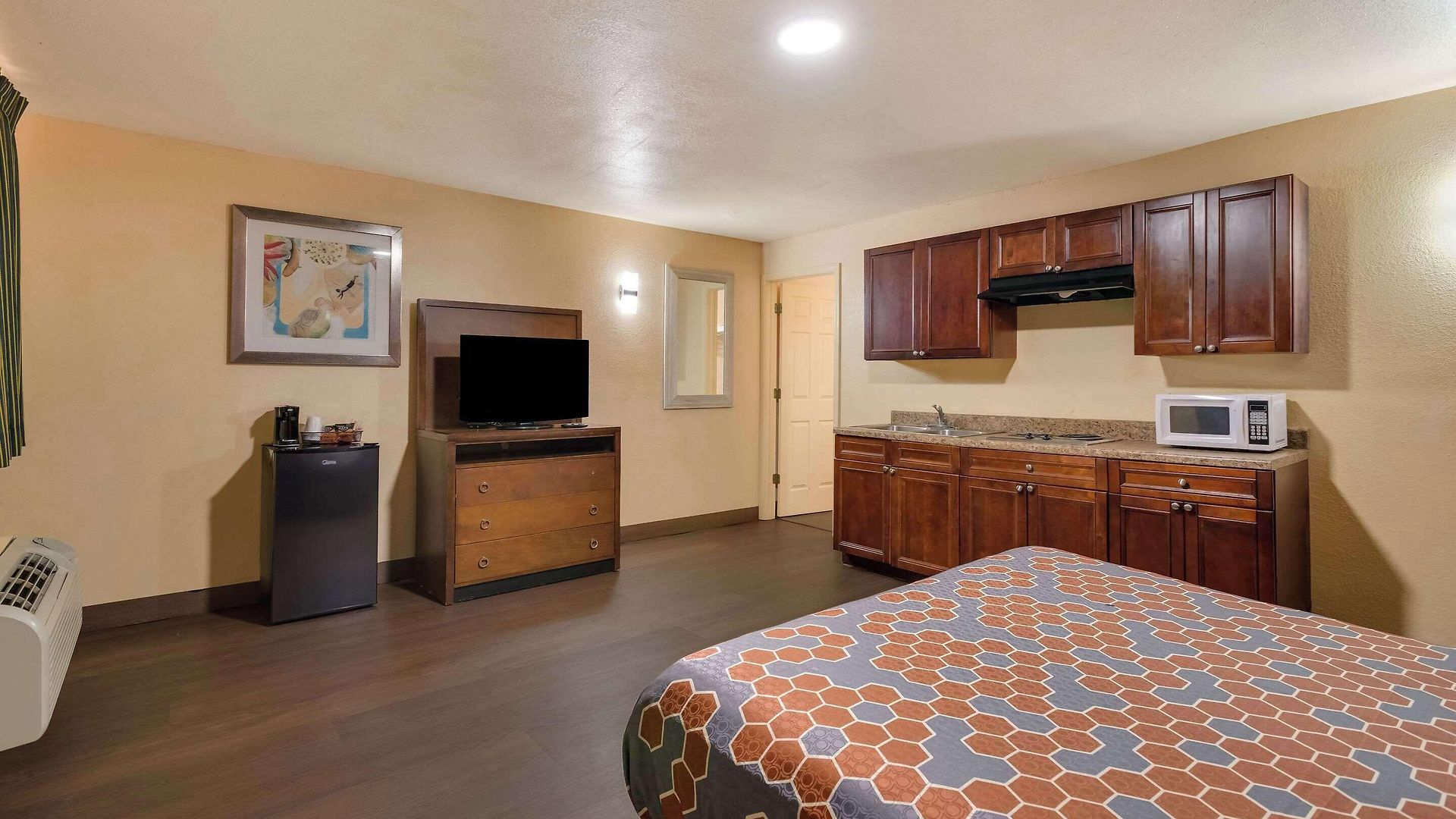 Hotel Relax Inn & Suites