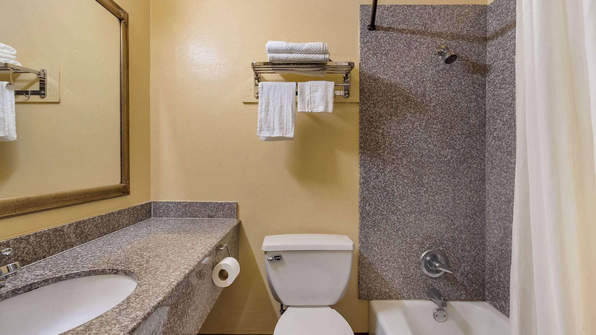 Relax Inn & Suites *
