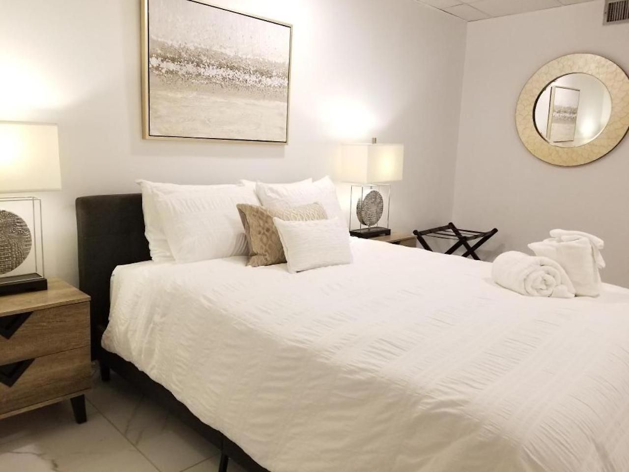 7 Br- Sleeps 15! Famous Lakefront Amazing Property! Hotel New Orleans