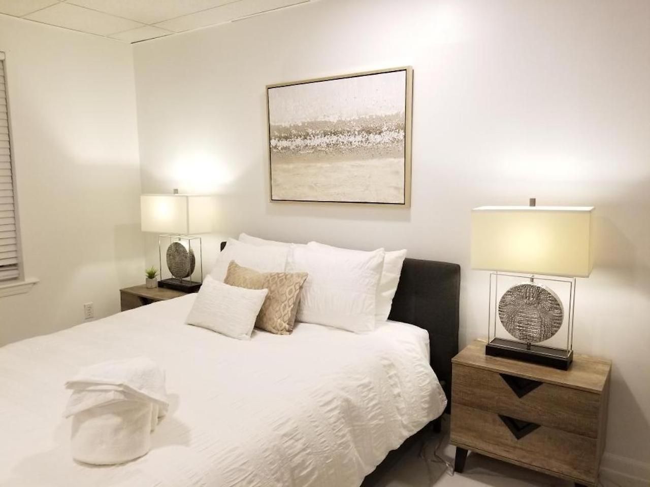 7 Br- Sleeps 15! Famous Lakefront Amazing Property! New Orleans