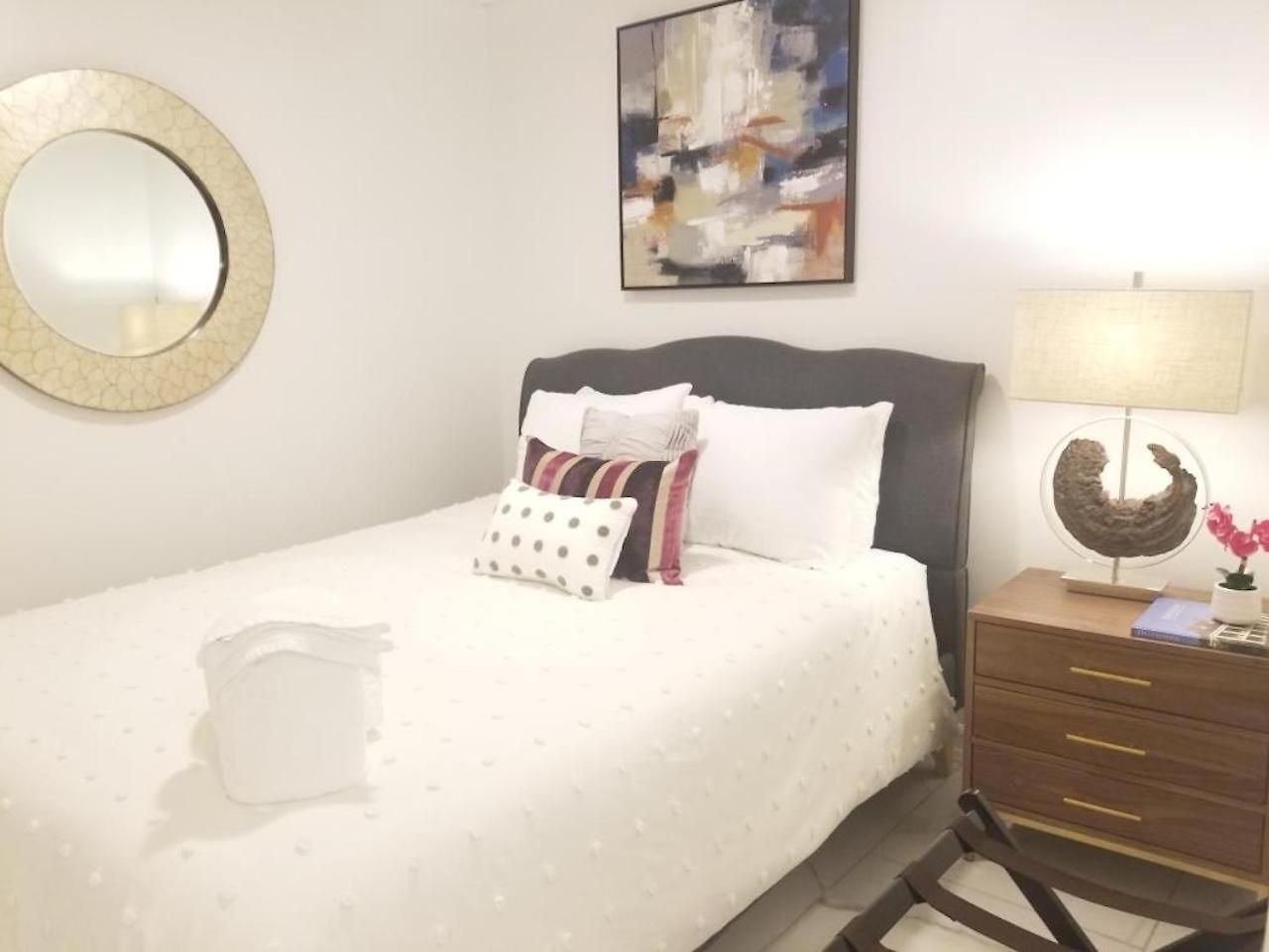 7 Br- Sleeps 15! Famous Lakefront Amazing Property! 4*