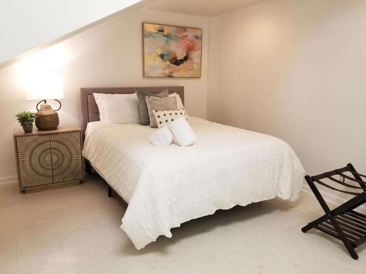 9br-sleeps 19. Amazing Deal!! 4*