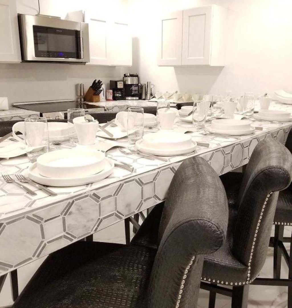 Hotel 7br- Sleeps 15! Celebrity Villa! Great Rates!! 4*