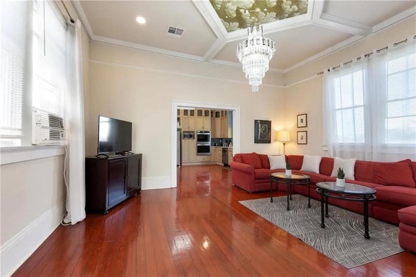 Spacious Full Duplex 8 Bedrooms For 20 *