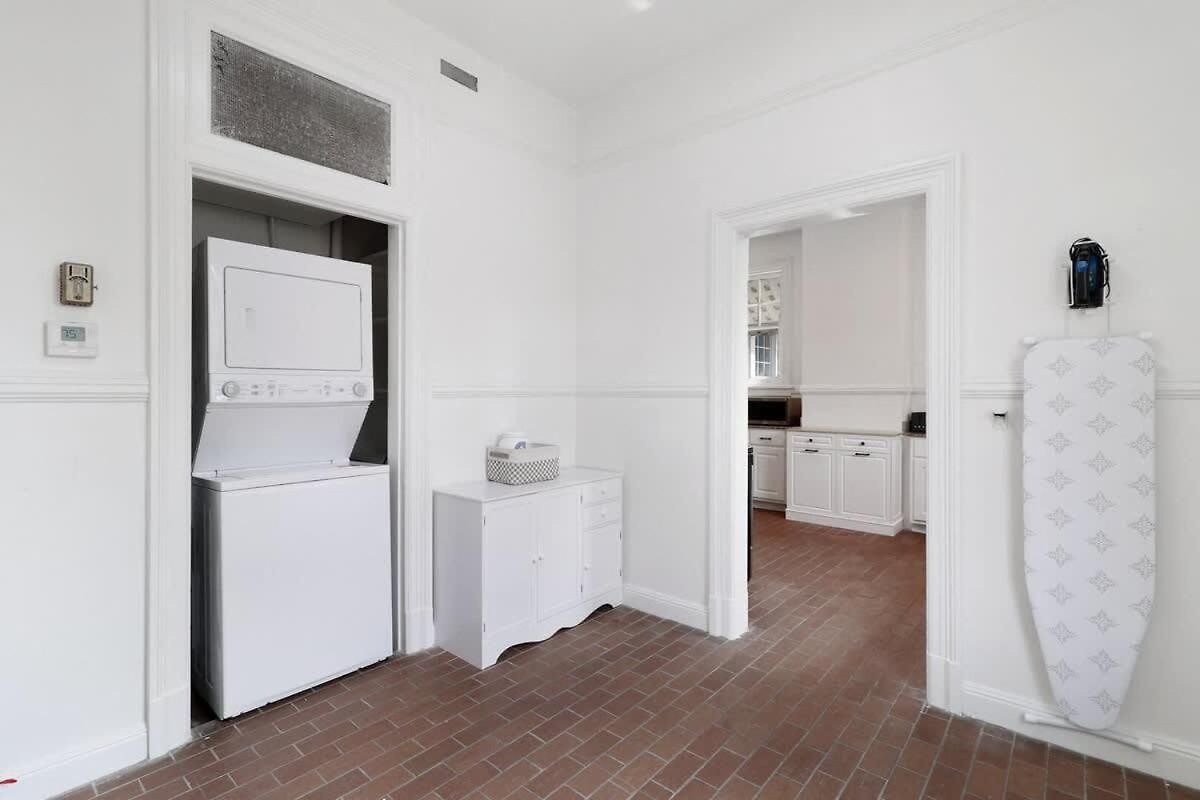 Spacious And Elegant Family In Mid-city New Orleans