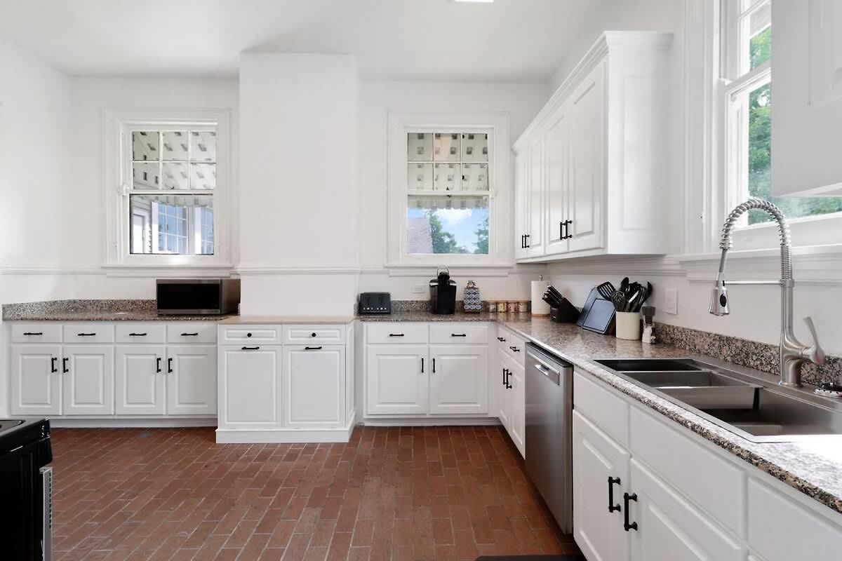 Spacious And Elegant Family In Mid-city *