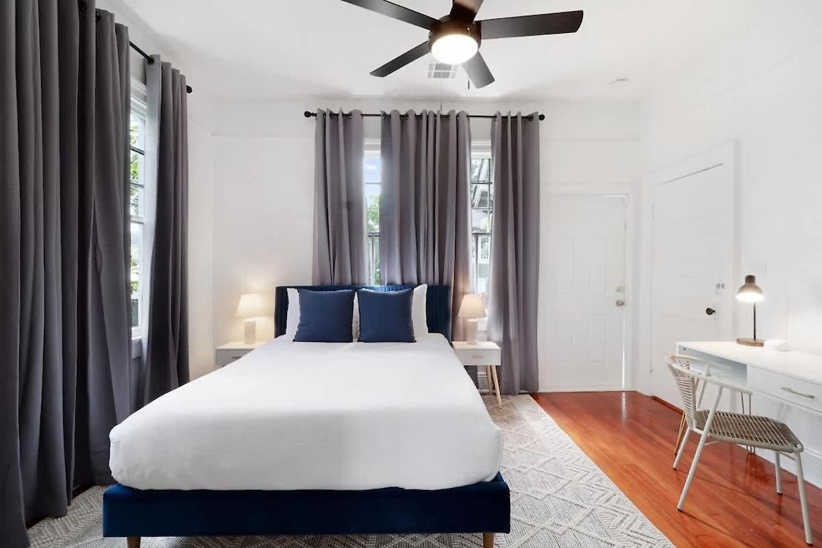 Spacious And Elegant Family In Mid-city