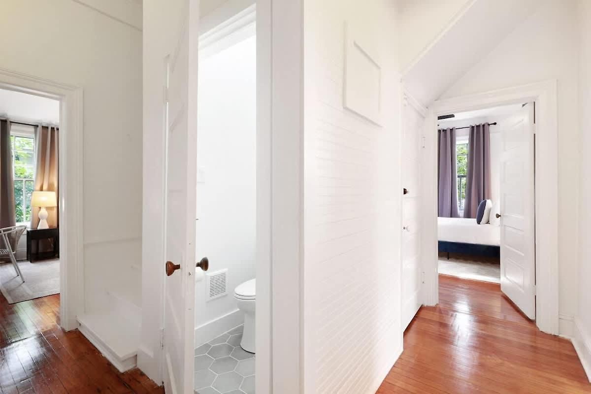 Spacious And Elegant Family In Mid-city