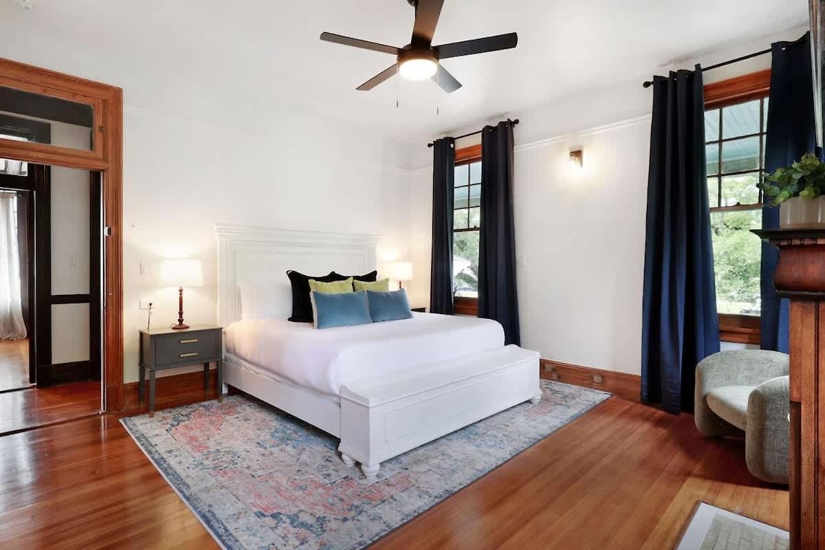 Spacious And Elegant Family In Mid-city *