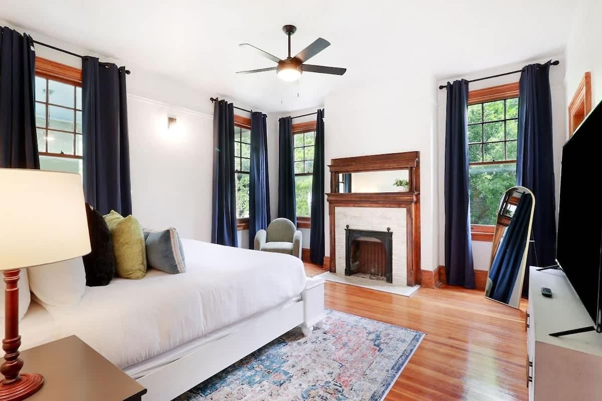 Spacious And Elegant Family In Mid-city *