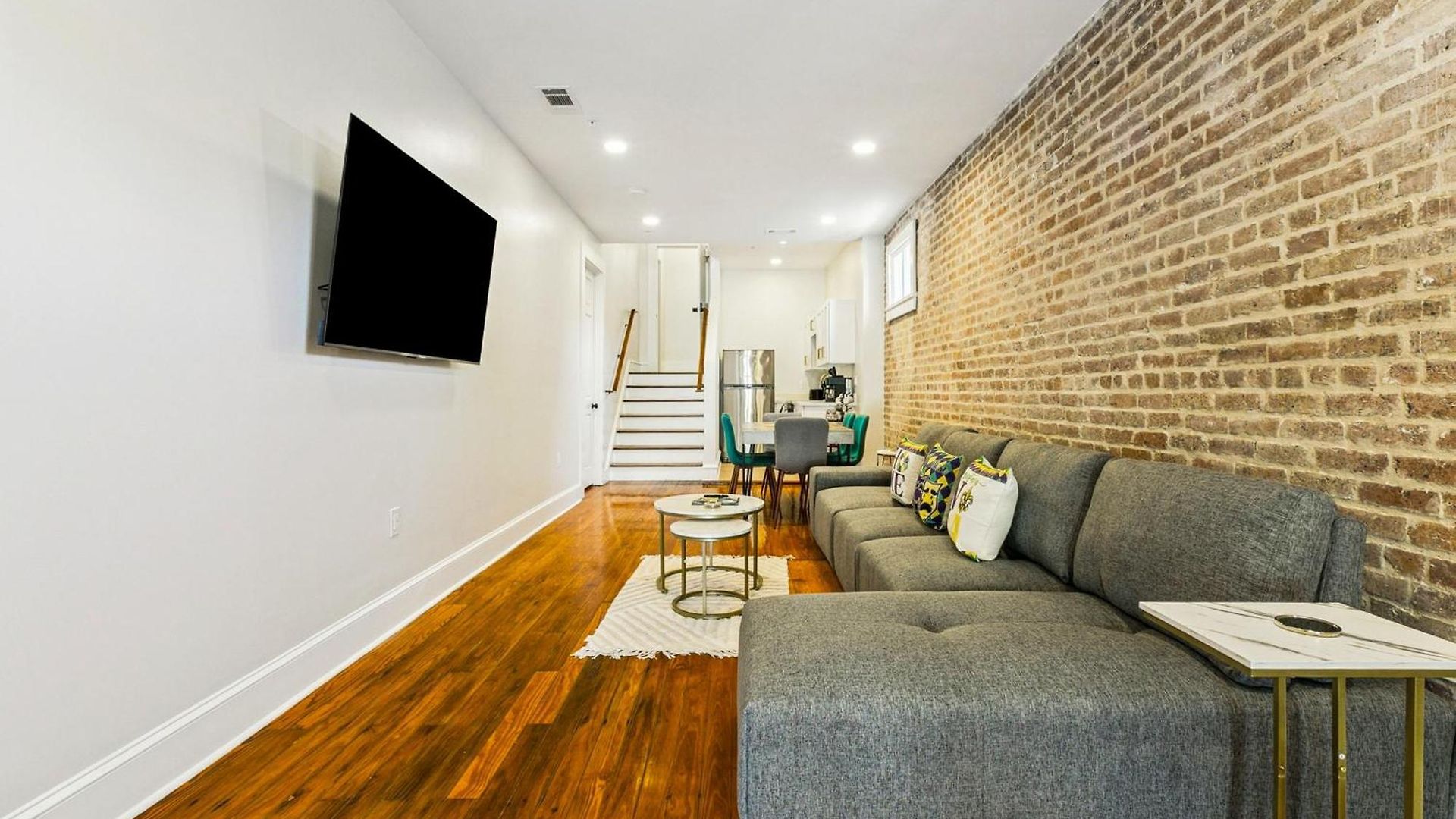 Stylish & Spacious In *