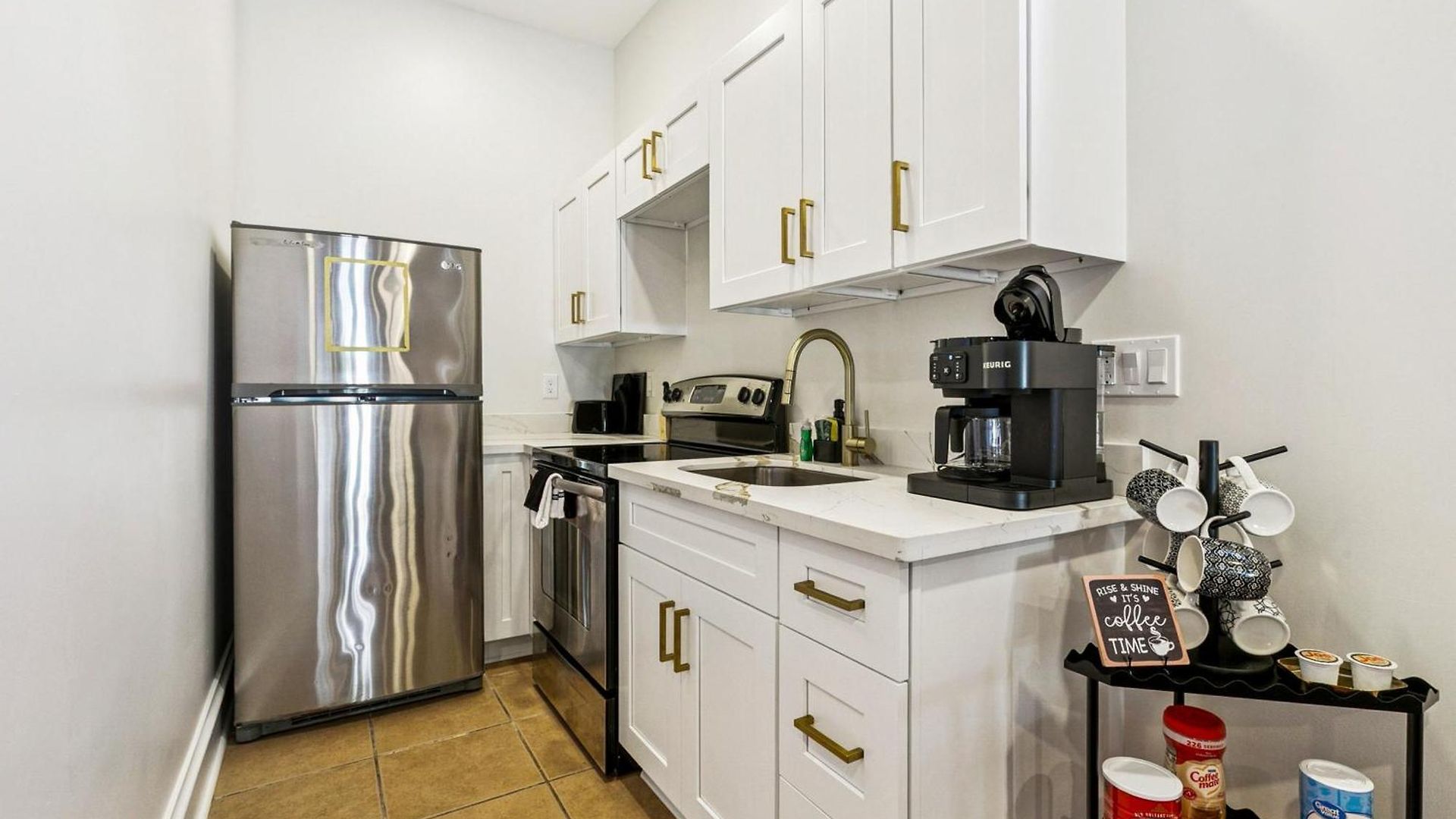 Stylish & Spacious In Apartment