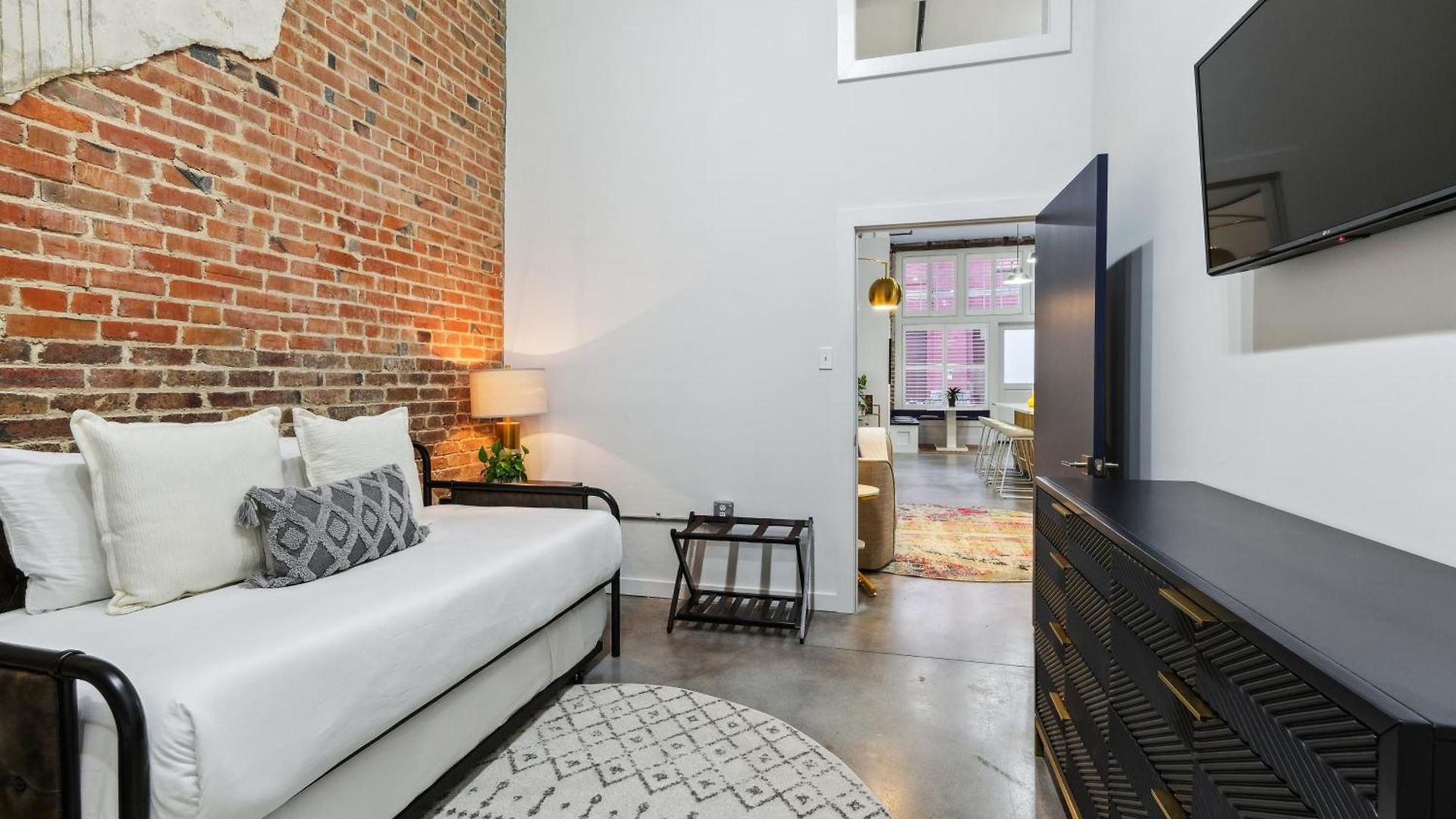 Exquisite Flat In Arts District
