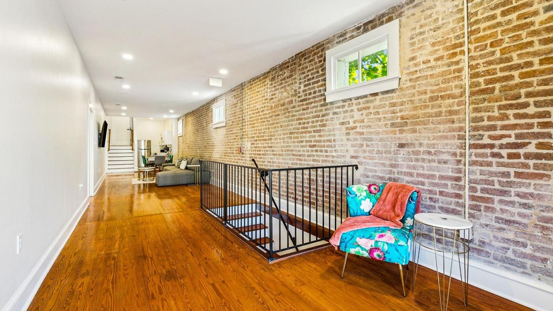 Stylish & Spacious In Apartment