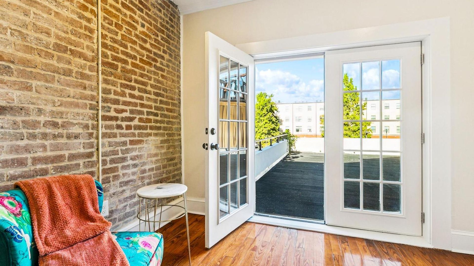 Stylish & Spacious In *