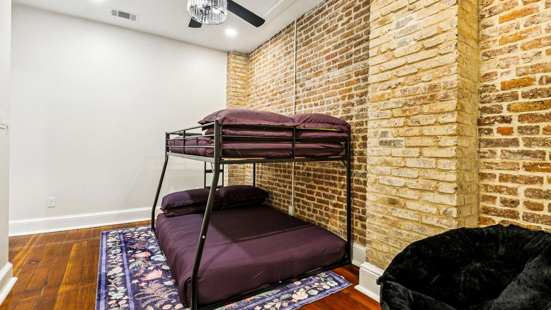 Apartment Stylish & Spacious In *