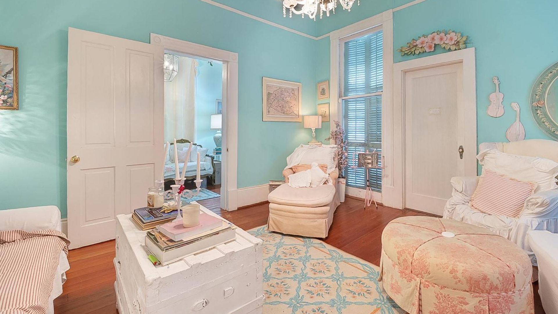 Holiday home 4br 3 Ba Huge, Balcony, Cemetery, Streetcar Sleeps 8!