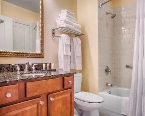 Cute And Cozy Centrally Located Unit *
