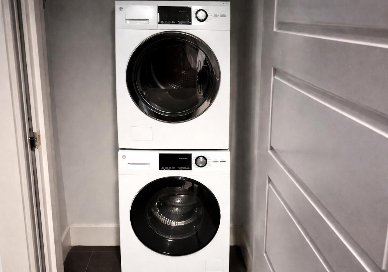 Drop Your Bags In Your 2 Bdrm, 2 Full Bath In French Quarters Prime Location Apartment New Orleans