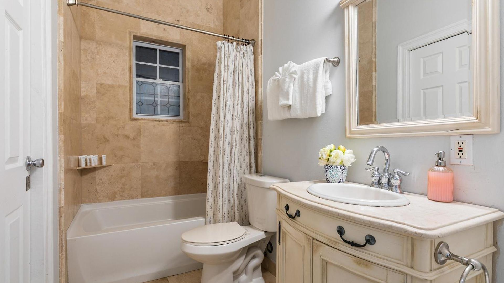 Apartment Hosteeva Modern Near Magazine St & Close To Fq