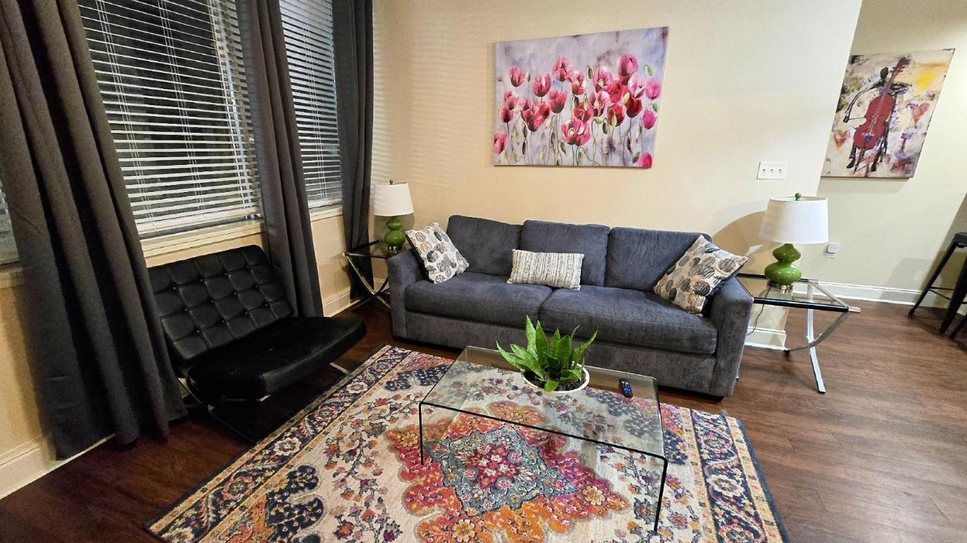 Beautiful Walk To French Quarter, Pool, Gym, View Apartment New Orleans