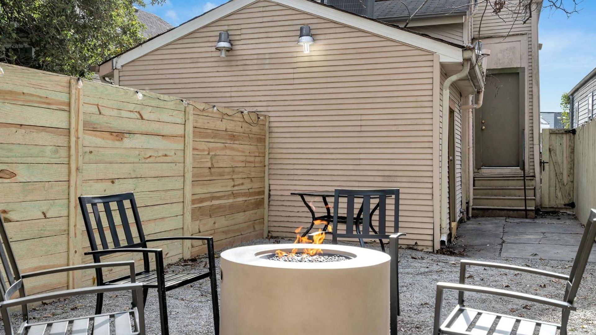 Retreat W Backyard Fire Pit *