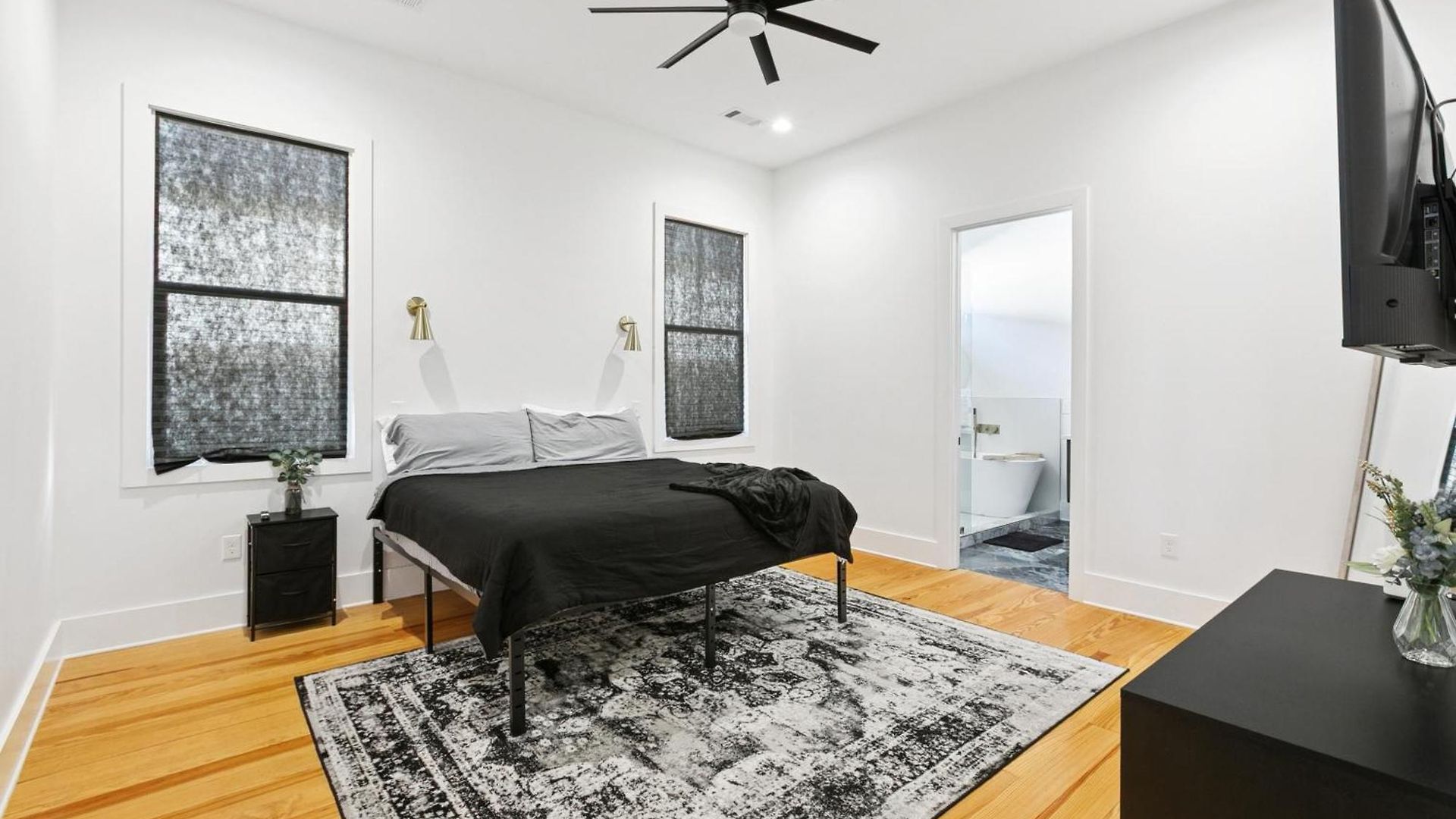 The Royal Haus Nola 3 Bed Beauty