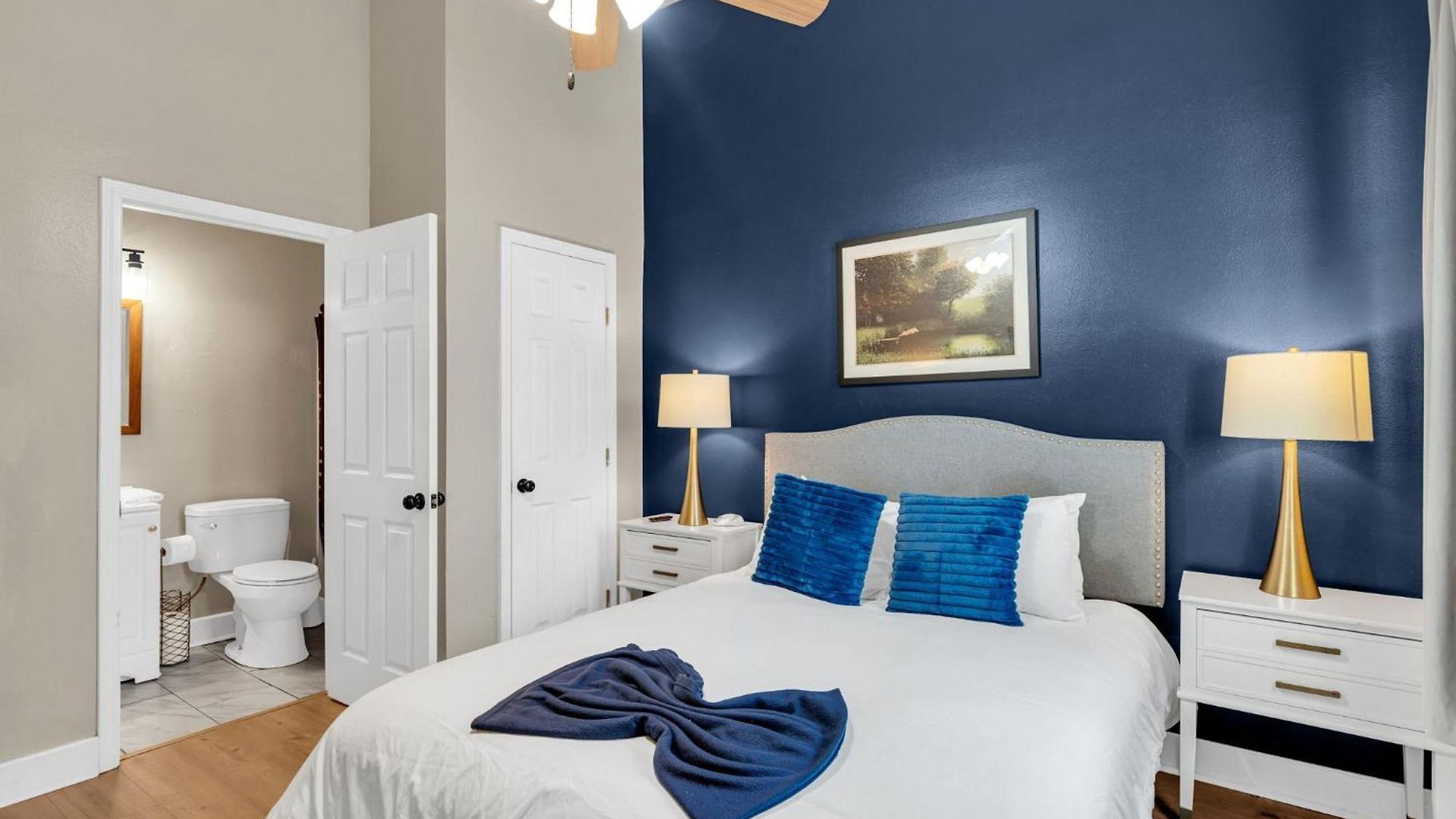 Tranquil Retreat W High Ceilings Near Streetcar
