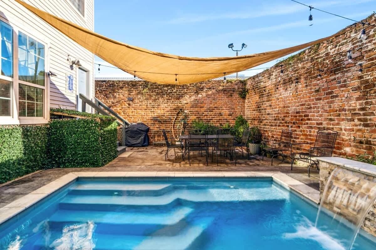 Spacious 5br 3ba With Private Courtyard And Heated Pool *