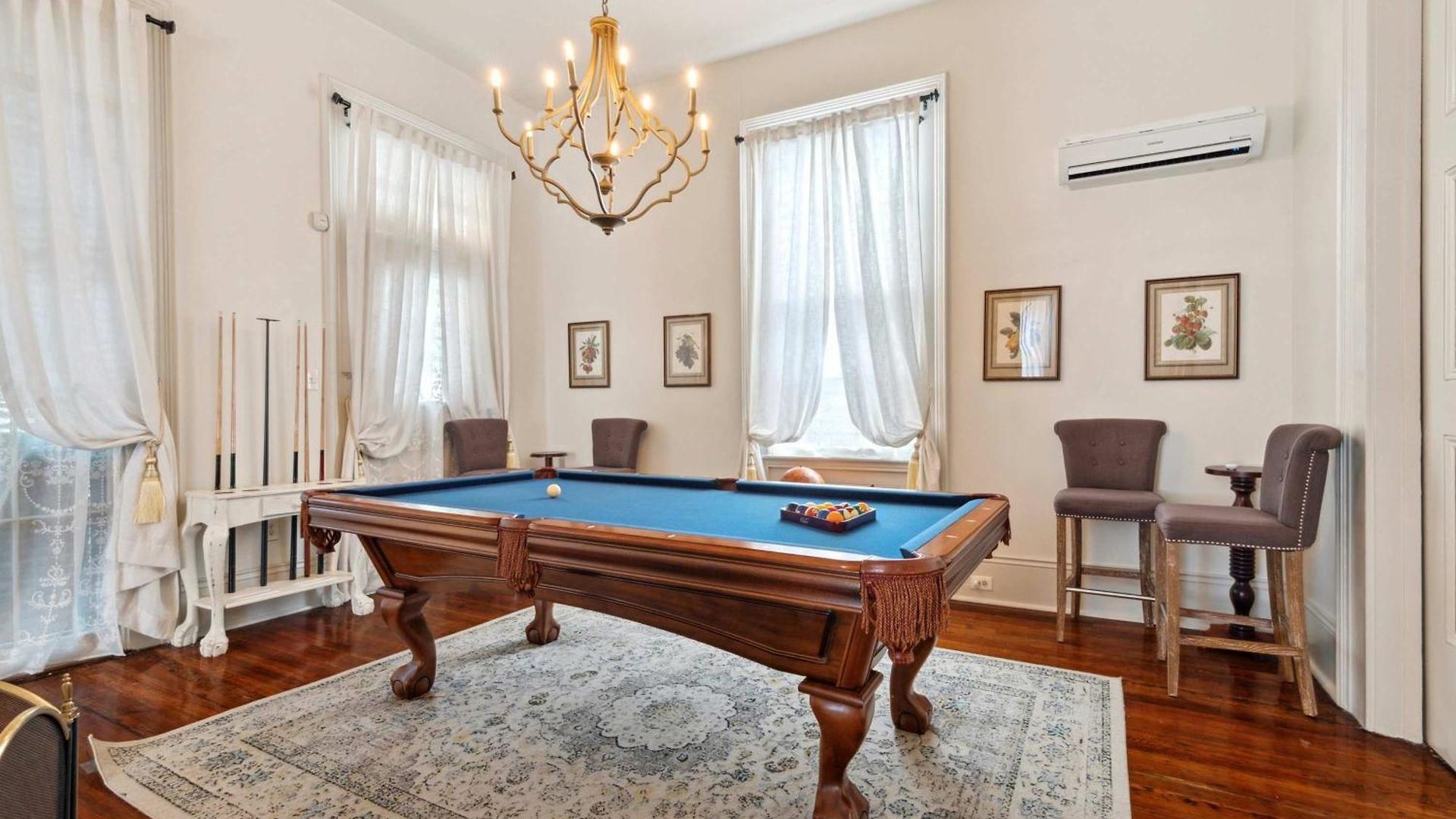 Bright W Heated Pool & Pool Table 5br 4ba *