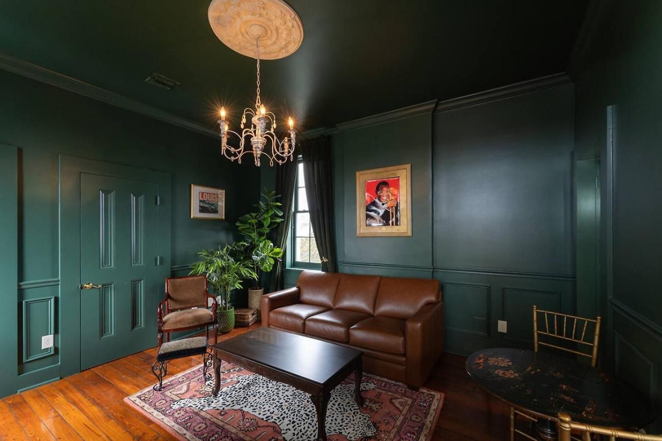 5 Themed Units In Fq With Pool * New Orleans