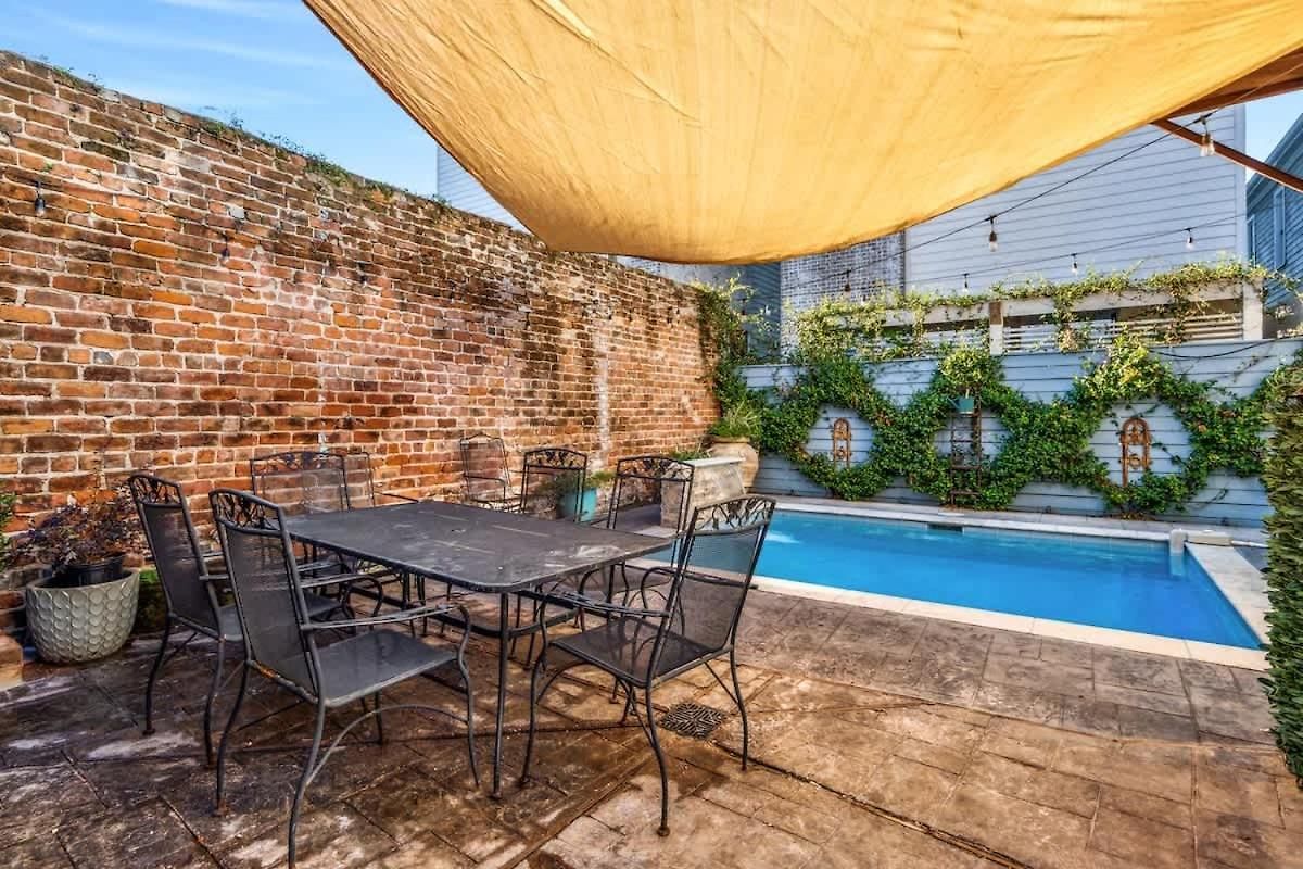 Spacious 5br 3ba With Private Courtyard And Heated Pool *