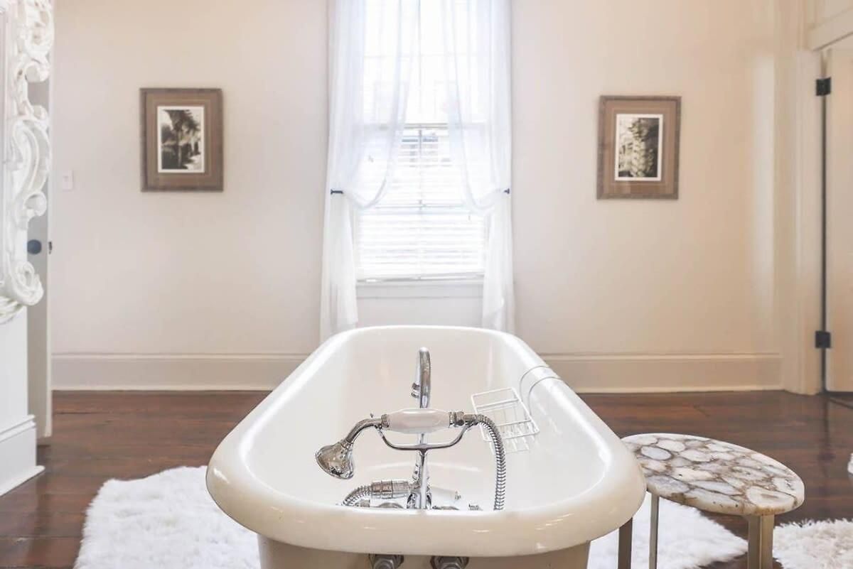 Bright W Heated Pool & Pool Table 5br 4ba *